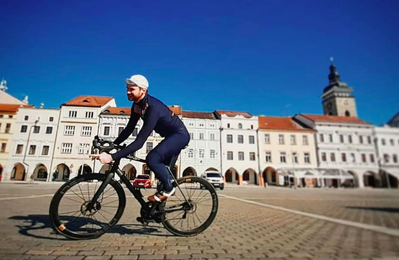 Jakub Vlcek objizdi Ceskobudejovicke namesti